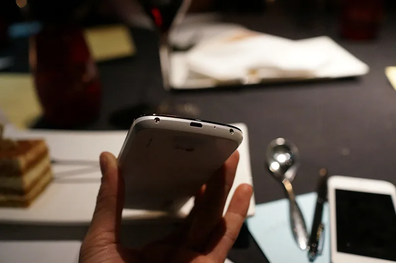 White Nexus 4 7