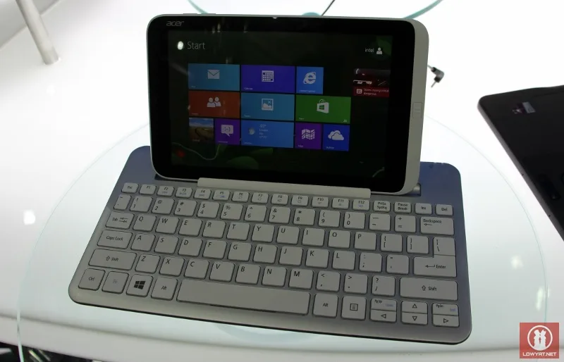 Acer Iconia W3