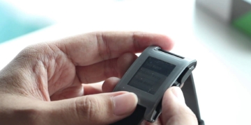 unboxed the pebble smartwatch kickstarter edition
