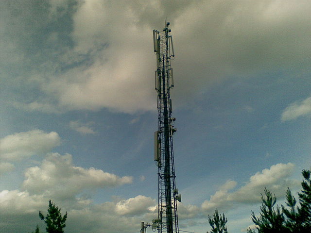 640px-Cell_tower