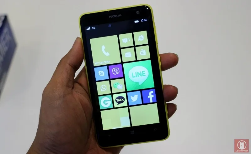 Nokia Lumia 625 01