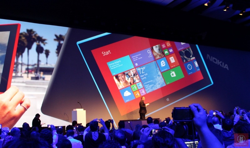 Nokia Lumia 2520 Windows RT Tablet 01