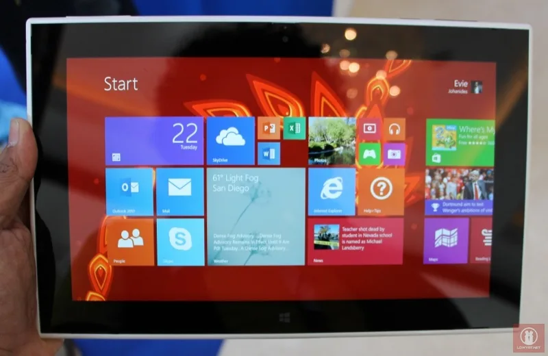Nokia Lumia 2520 Windows RT Tablet 12
