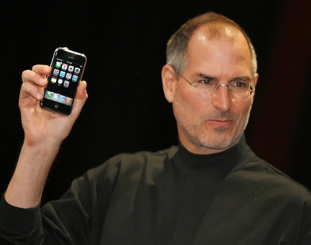 steve-jobs-iphone-2007