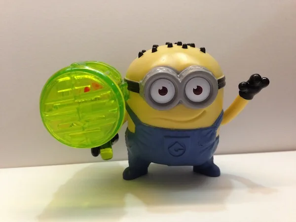 VS iPhone 5 Minion 1 SMALL