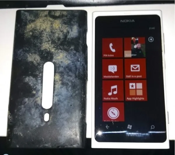nokia-lumia-800-underwater