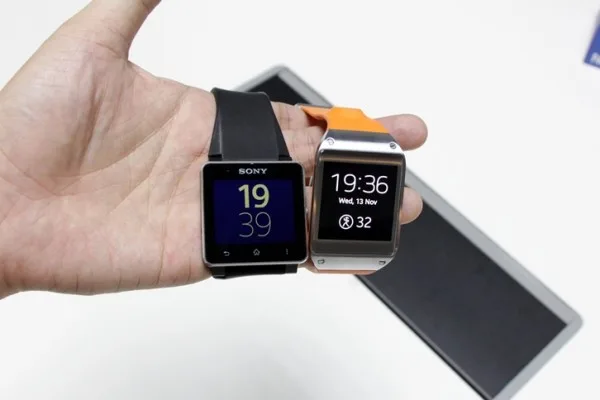 samsung-galaxy-gear-sony-smartwatch-2-1