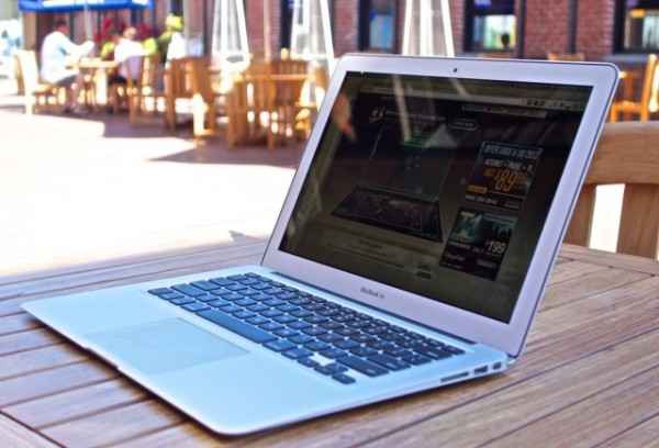 MacBook-Air-vs-MacBook-pro-Retina-2013-sunlight-640x436