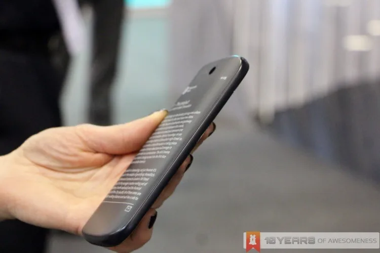 yota-phone-2-3