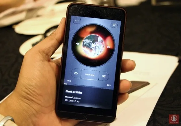 Hands On Calyx M High-Resolution Audio Player 01