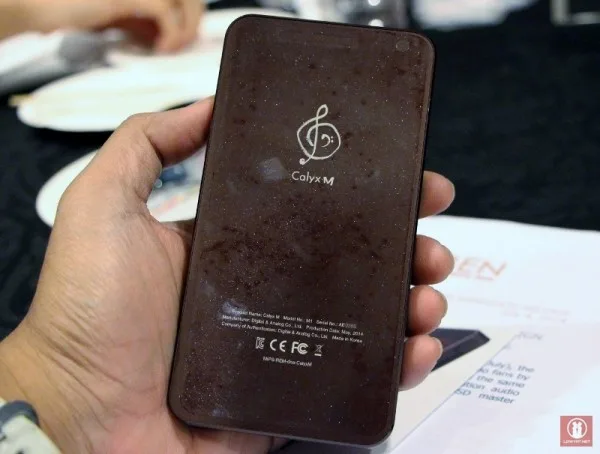 Hands On Calyx M High-Resolution Audio Player 04