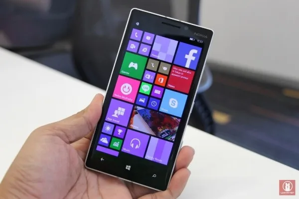 Hands On Nokia Lumia 930 01