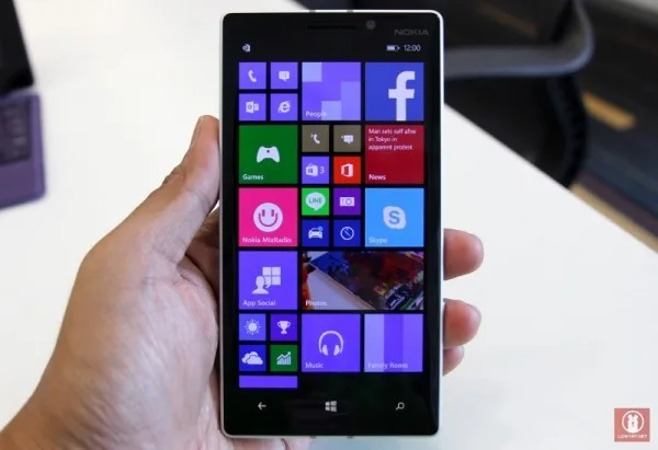 Hands On Nokia Lumia 930 11