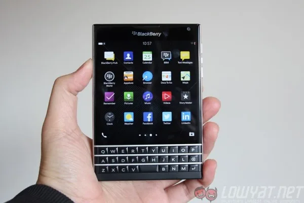blackberry-passport-1