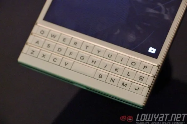 blackberry-passport-14