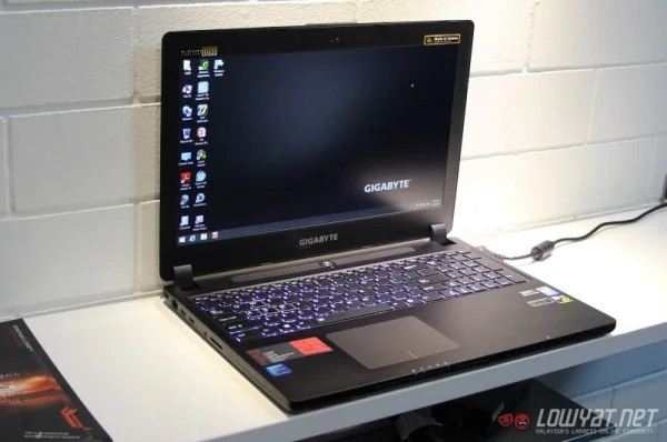 Gigabyte P35W v2 Gaming Laptop Review 01