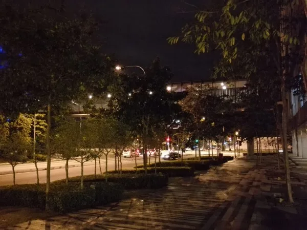 Huawei Honor 6 Camera Sample - Night Outdoor 03 - Flash Off