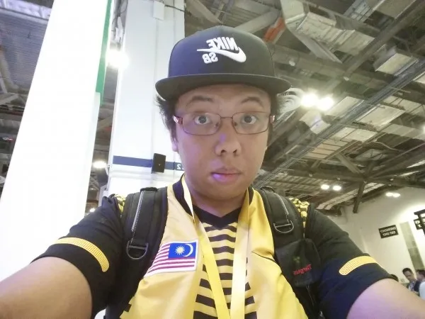 Oppo R5 sample 5 - front facing