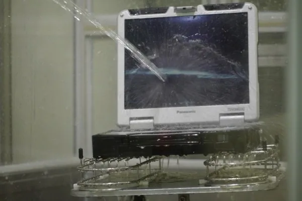panasonic-toughbook-Test_IPx5_02