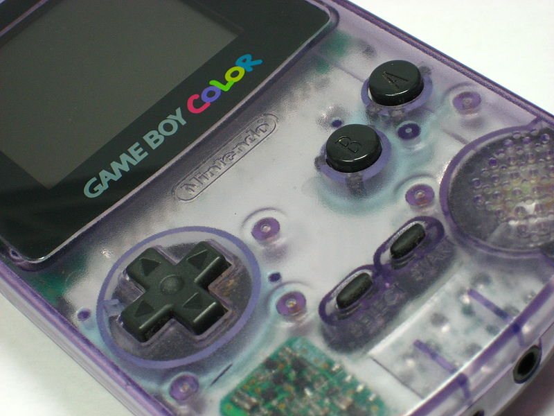 Logan Paul met 15 couleurs Game Boy dans un tableau en résine époxy