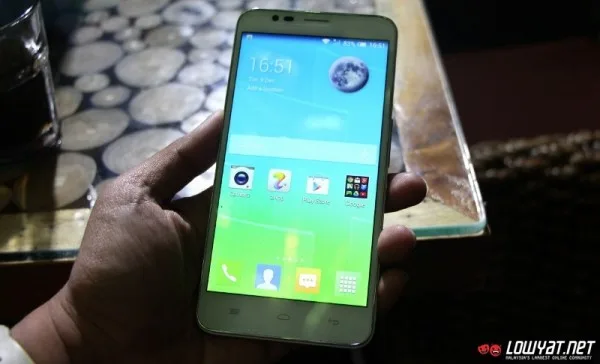 Alcatel One Touch Flash Hands On 04