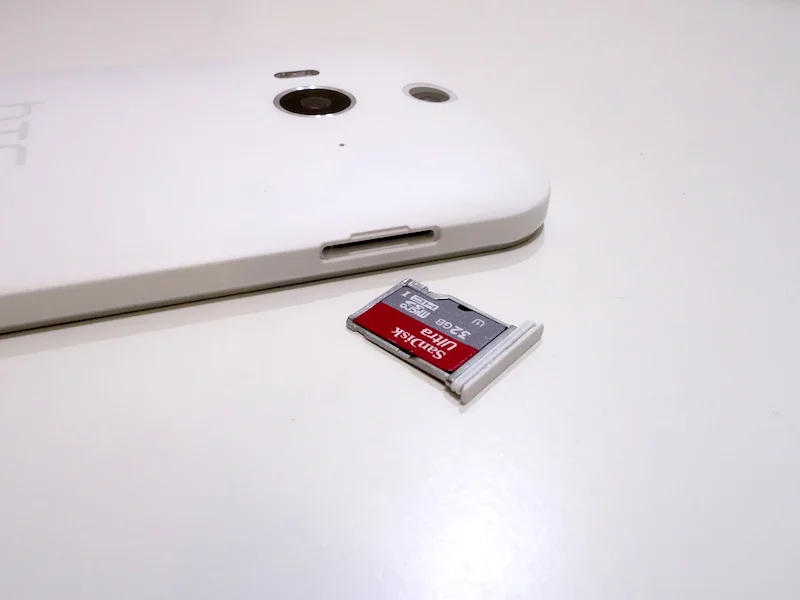 HTC Butterfly 2 MicroSD Tray
