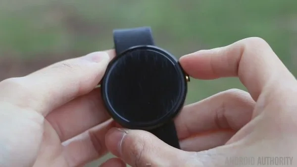 moto-360-durability-test-1