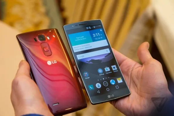 LG G Flex 2 The Verge