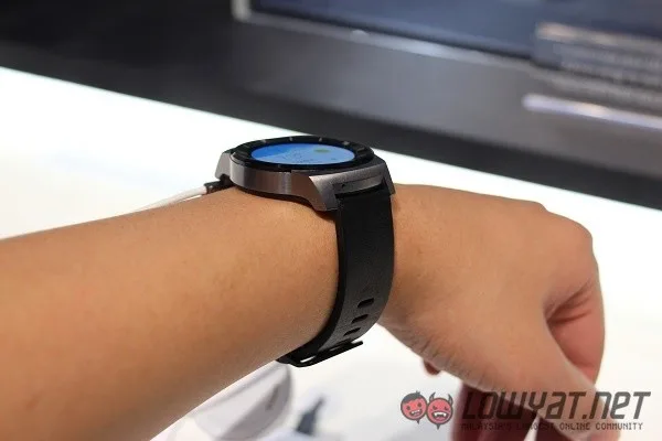 g-watch-r-hands-on-3