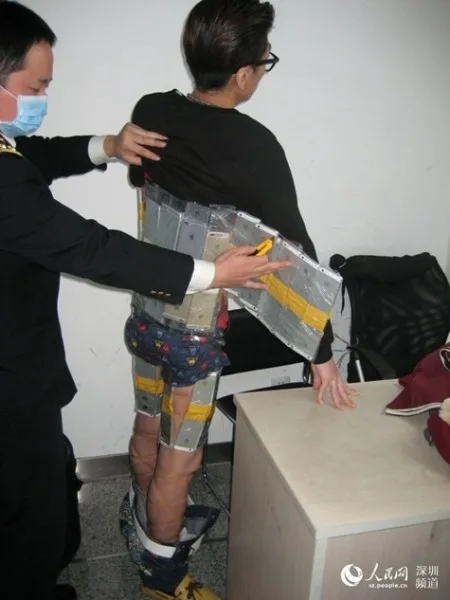 iphone-smuggle-strap-2
