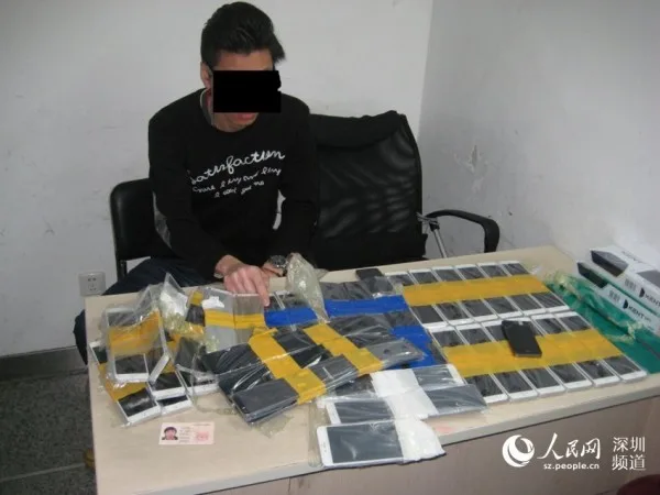 iphone-smuggle-strap-3