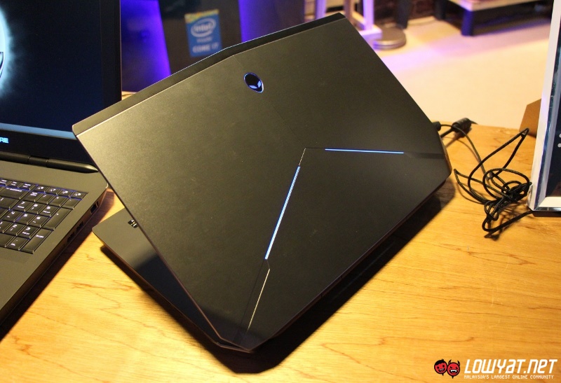 2015 Alienware 15 Gaming Laptop Hands On 11