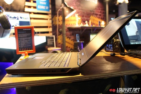 2015 Alienware 17 Gaming Laptop Hands On 07
