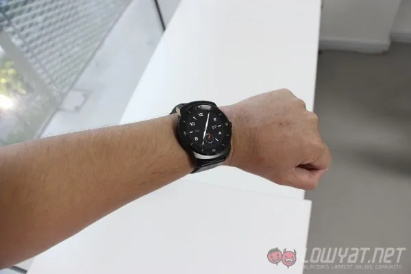 g-watch-r-review-2