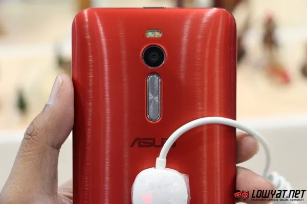 ASUS Zenfone 2 ZE551ML MWC 2015 17