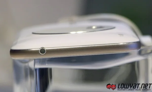 ASUS Zenfone Zoom MWC 2015 08