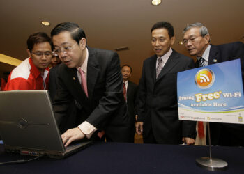Penang Chief Minister at the 2009 launch of Penang Free WiFi