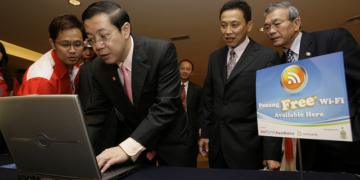 Penang Chief Minister at the 2009 launch of Penang Free WiFi