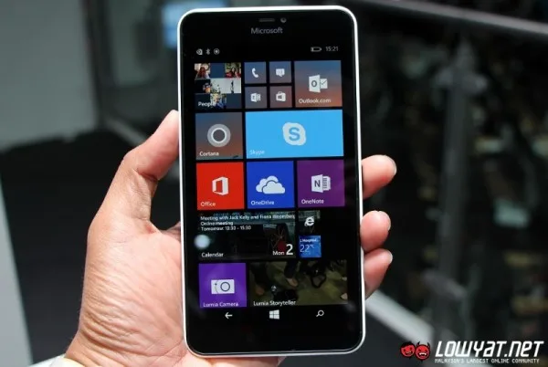 Microsoft Lumia 640 XL Hands On 02