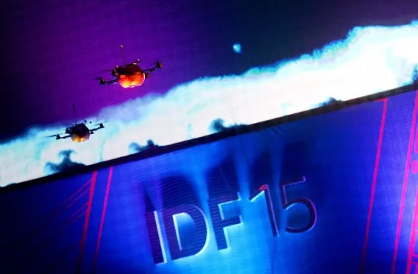 IDF-Shenzhen-2015_QuadcopterSwarm_1