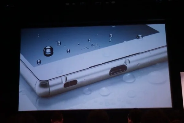Sony Xperia Z4 Capless USB port