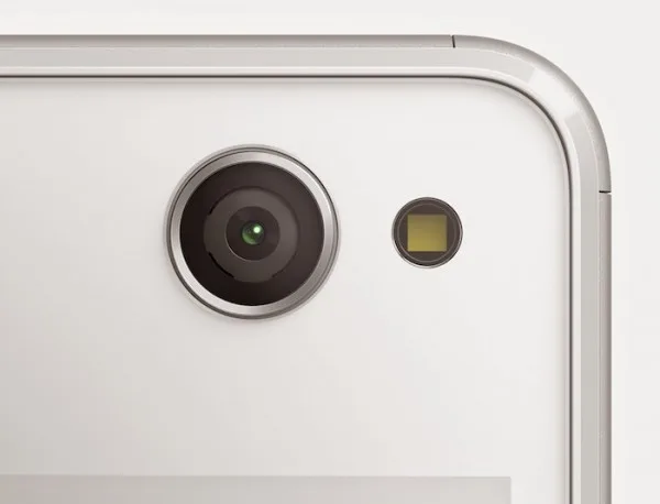 07_Xperia_C4_White_Camera