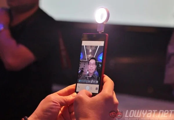 lenovo-vibe-shot-selfie-flash