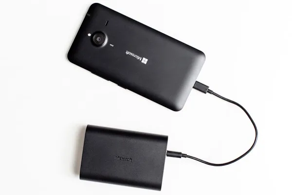Microsoft-Portable-Dual-charger-2