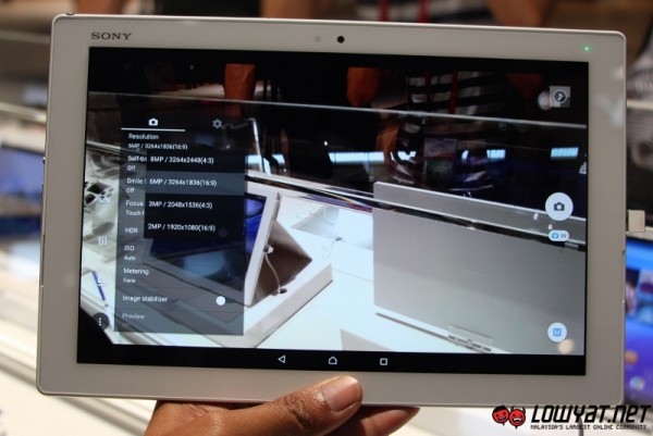 Sony Xperia Z4 Tablet Hands On 29