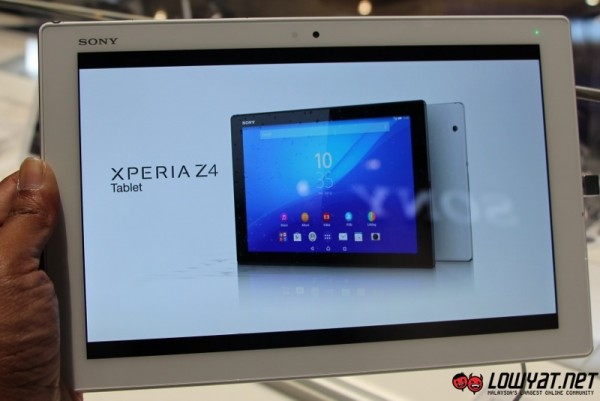 Sony Xperia Z4 Tablet Hands On 46
