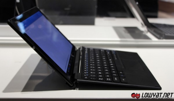 Sony Xperia Z4 Tablet with Bluetooth Keyboard BKB50 03