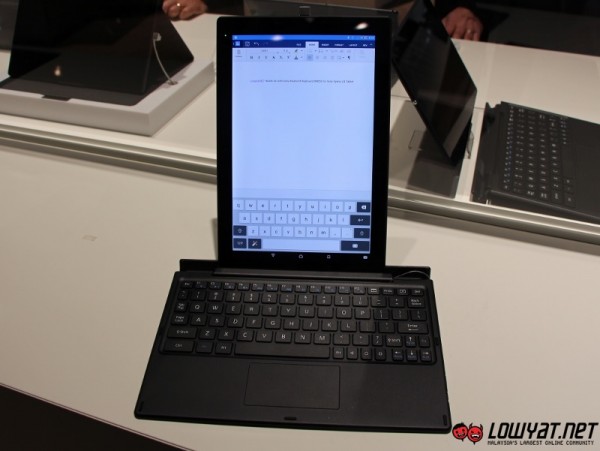 Sony Xperia Z4 Tablet with Bluetooth Keyboard BKB50 12