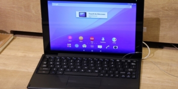 Sony Xperia Z4 Tablet with Bluetooth Keyboard BKB50 13