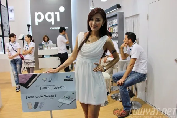 computex-2015-booth-babes-14